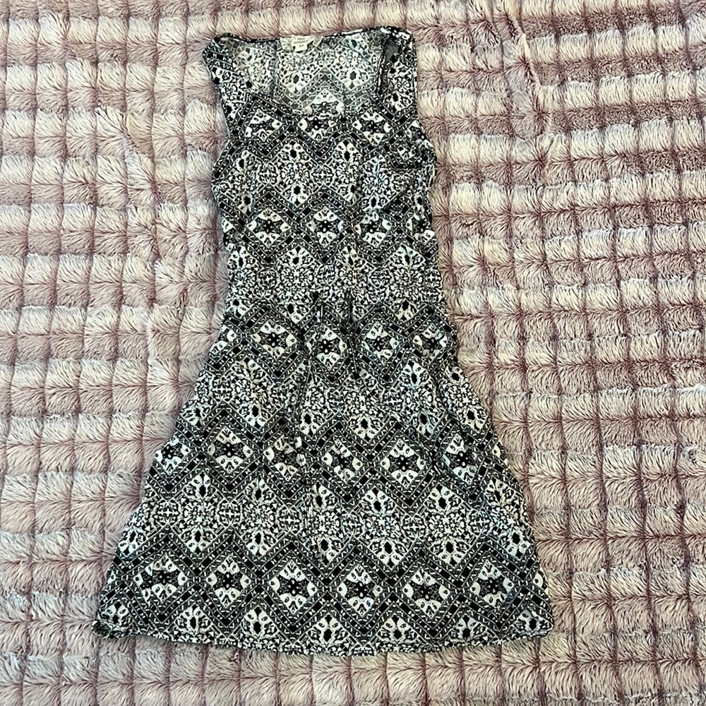 XS Patterned Mini Dress with Cinched Waist and Tie - Good Condition 🖤